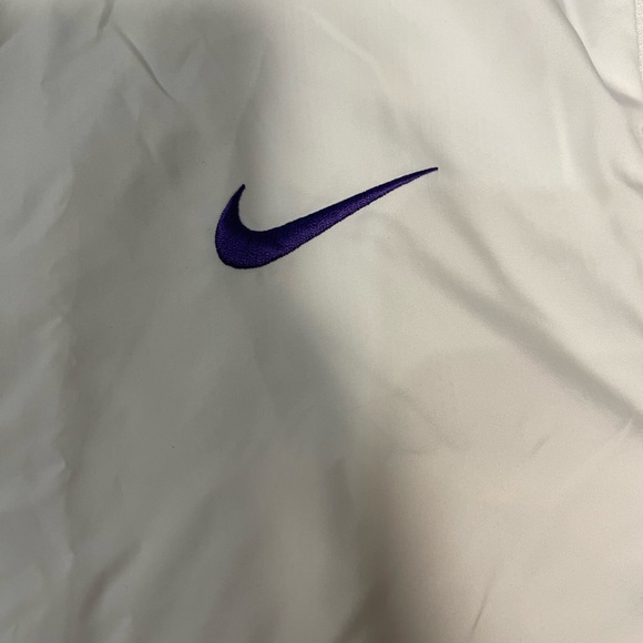 Nike - Picture 4 of 11